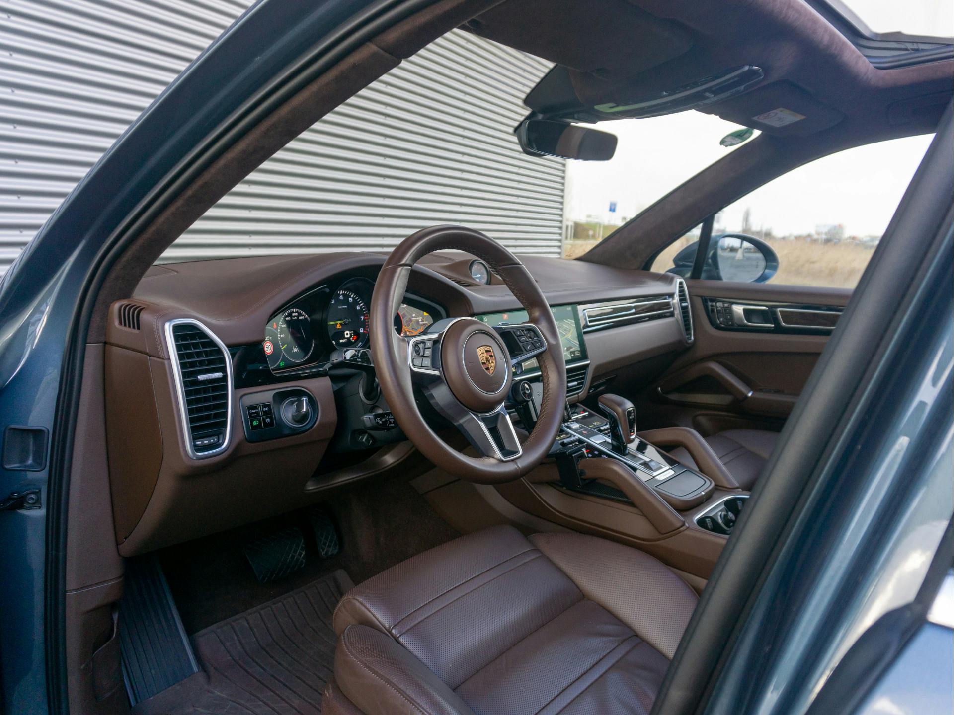 Porsche Cayenne 3.0 E-Hybrid | Bose | Panorama | Chrono | Luchtvering