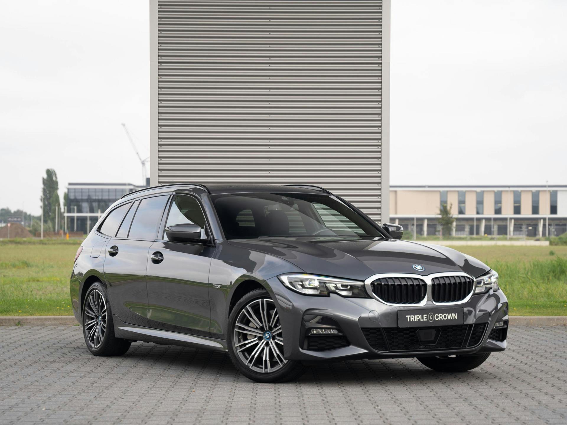 BMW 3 Serie Touring 330e High Executive | Panoramadak | M-Pakket | Shadow-Line