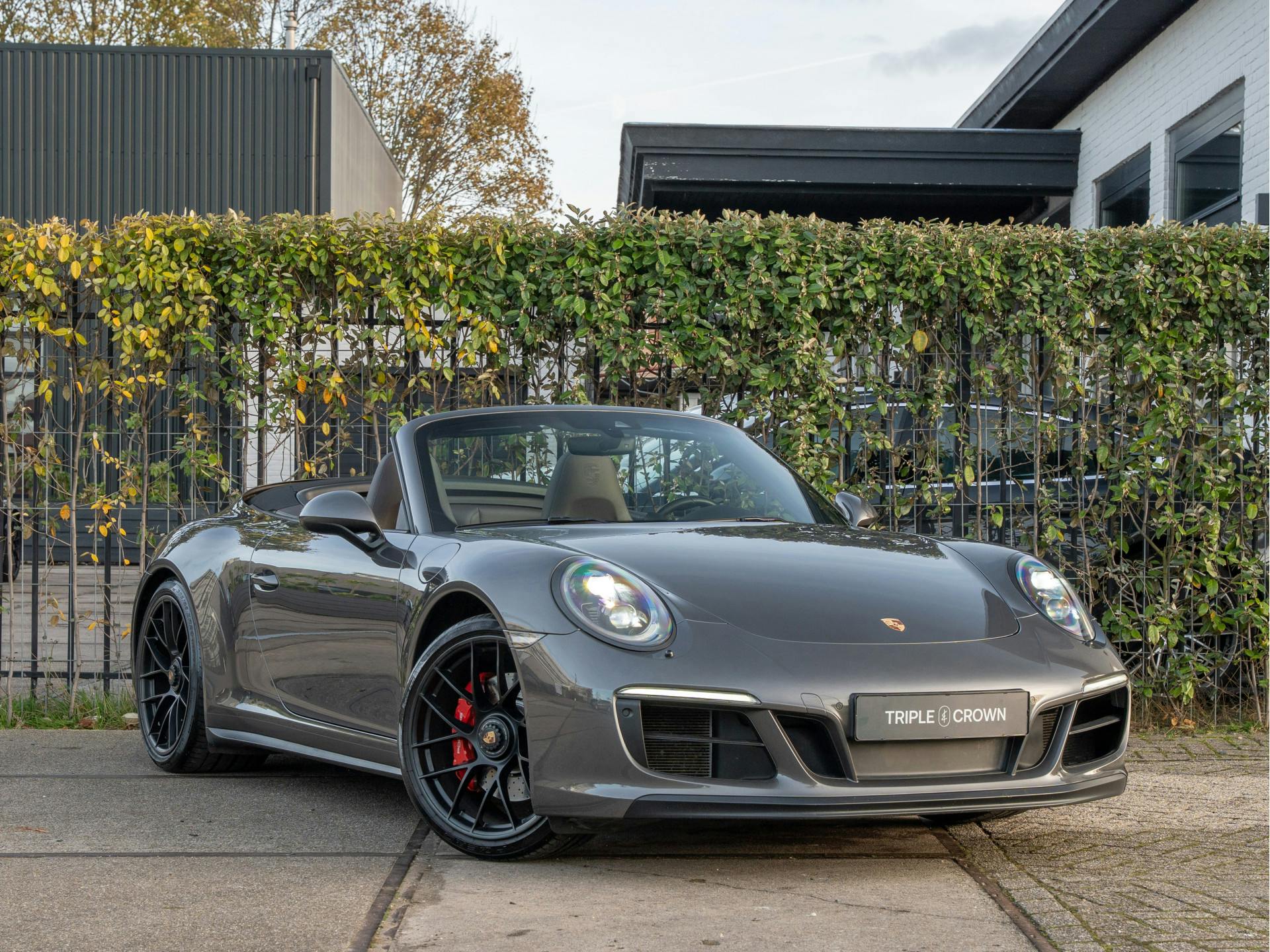 Porsche 911 Cabrio 3.0 Carrera 4 GTS | Agaatgrijs | Bose | Adaptieve Sport-Stoelen